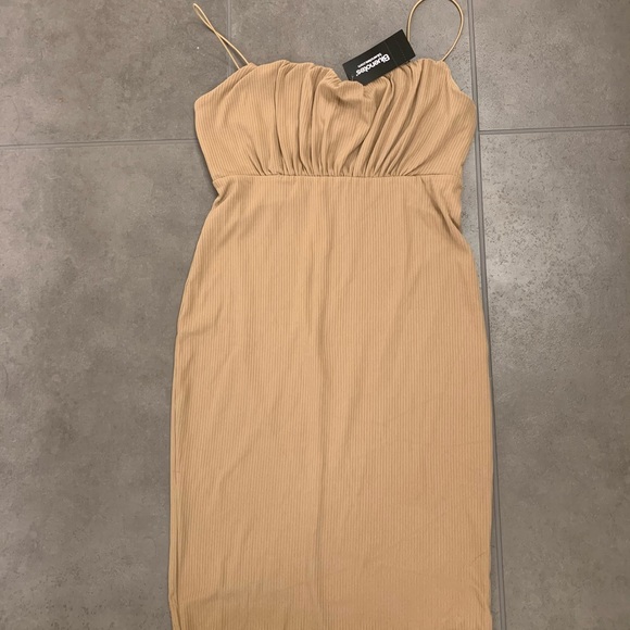 Bodycon Ruffled Dress - Picture 2 of 5